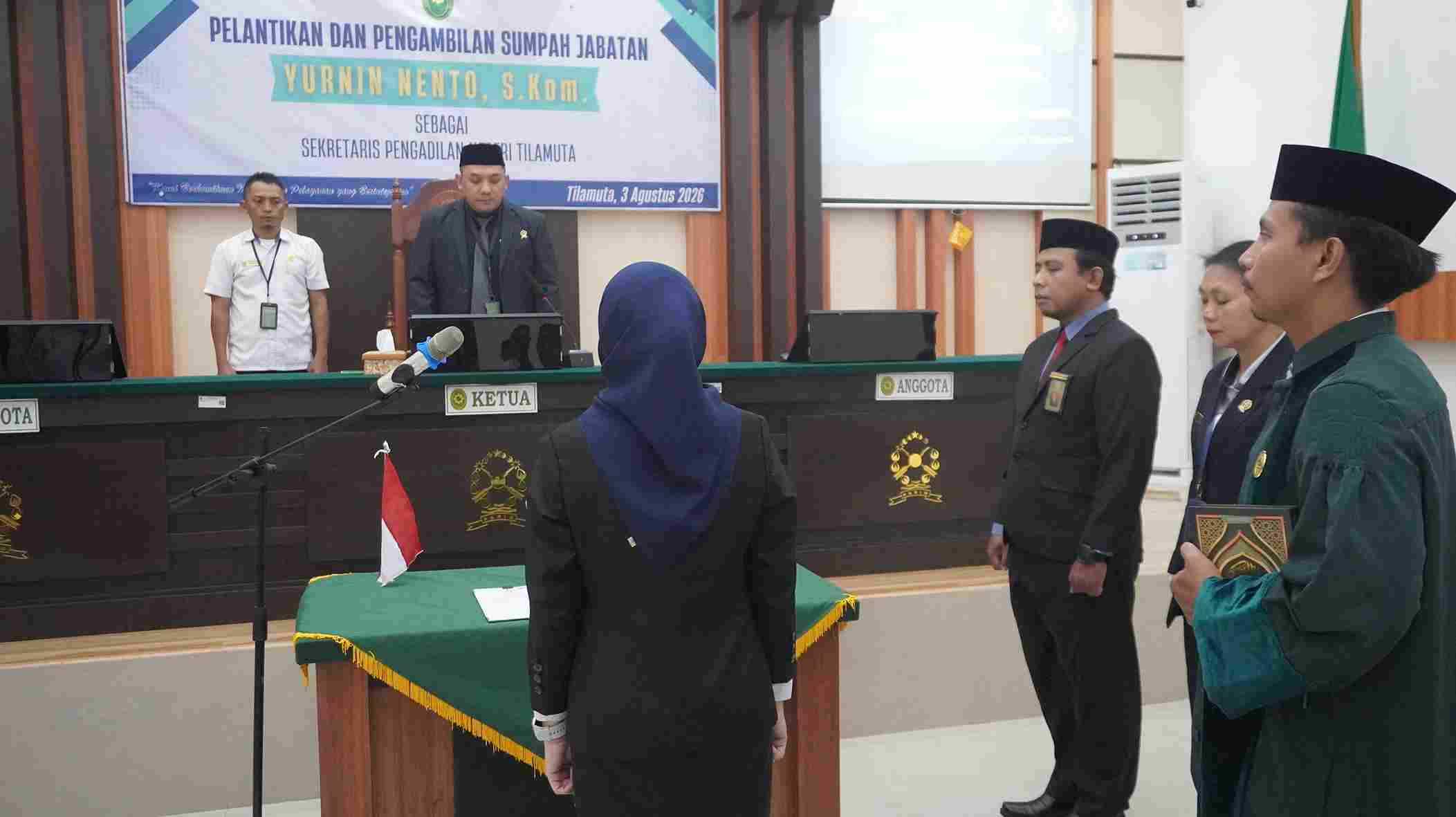 SEKRETARIS PA TILAMUTA HADIRI PELANTIKAN DAN PENGAMBILAN SUMPAH JABATAN SEKRETARIS PENGADILAN NEGERI TILAMUTA