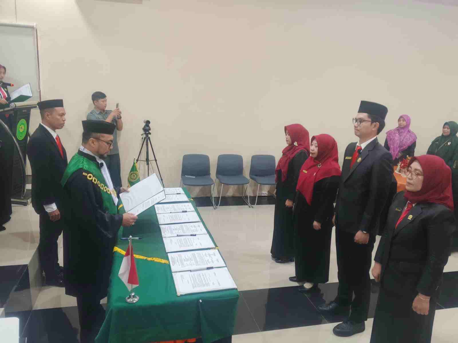 Ketua PA Tilamuta Hadiri Pelantikan dan Pengambilan Sumpah Jabatan Panitera Muda Gugatan PA Limboto